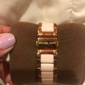 Michael Kors Accessories - Michael Kors White and Gold Watch (working!) Michael Kors Accessories - Michael Kors White and Gold Watch (working!)